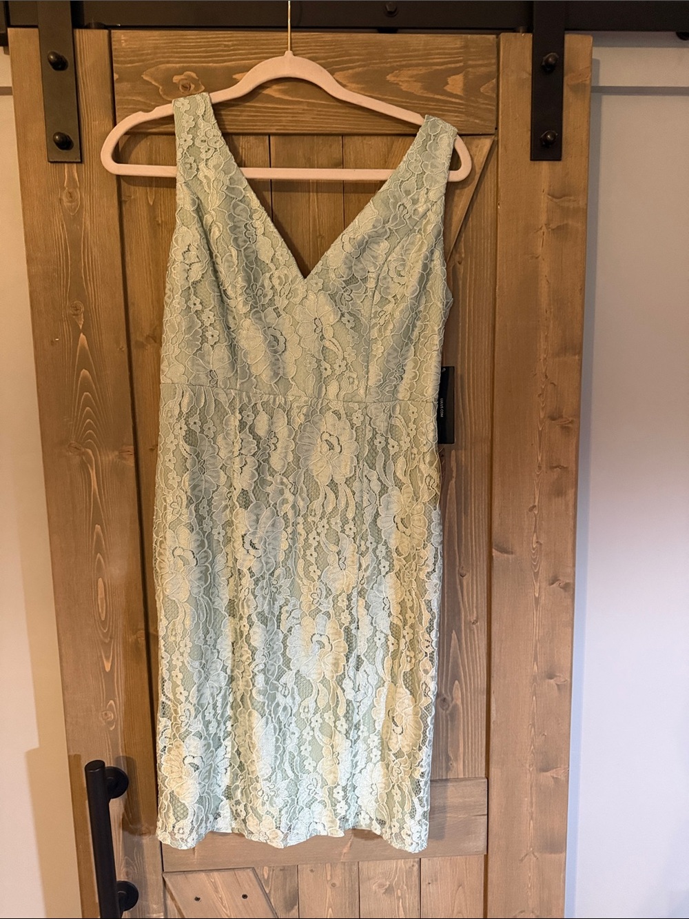 NWT Lulu's Lace V-Neck Sleeveless Midi Dress in Light Mint